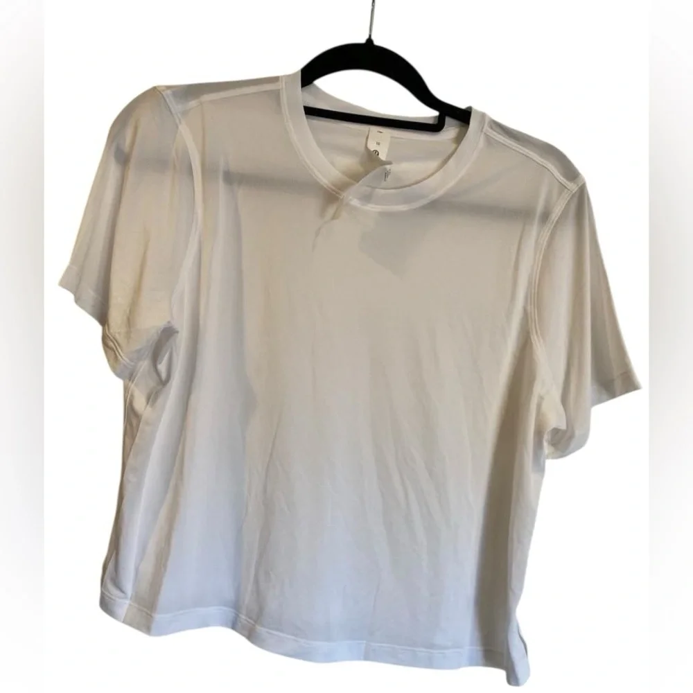 NWT Lululemon ultralight waist length t-shirt WHITE Size: 10 - Picture 3 of 5